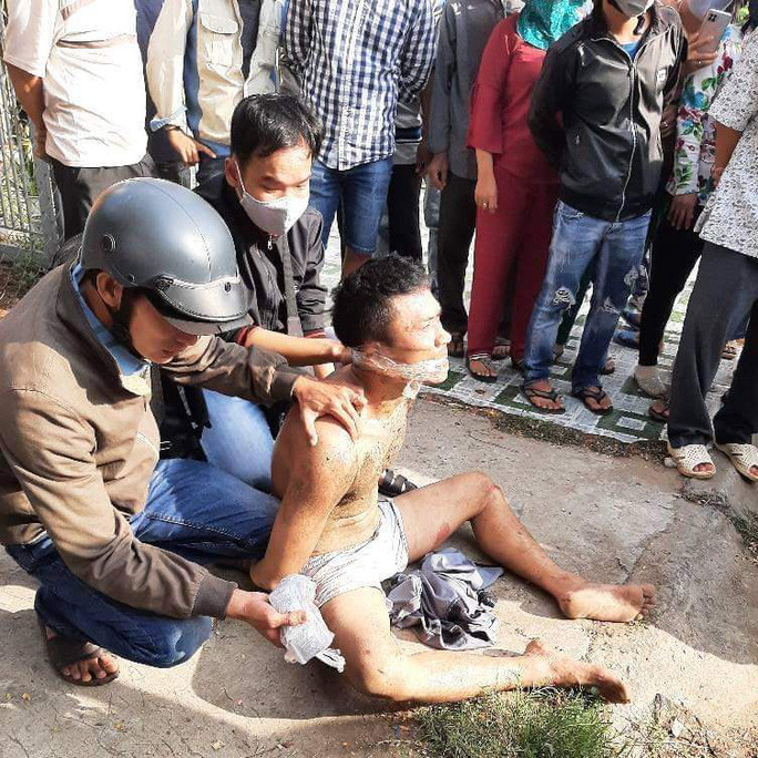 Clip: Truy bắt nam thanh niên nghi 'ngáo đá' chém 1 phụ nữ và 2 công an Ảnh 3