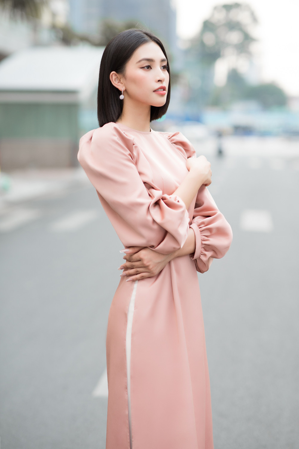Đỗ Mỹ Linh - Tiểu Vy dịu dàng sắc xuân với áo dài cách tân thanh lịch Ảnh 4