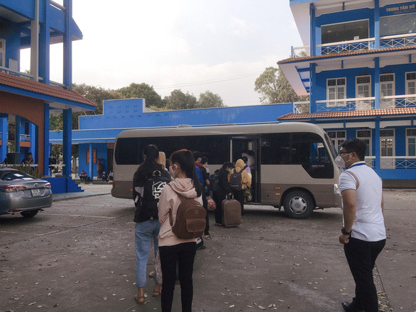 Hàng trăm sinh viên ĐH Thủ Dầu Một được đưa đi cách ly tập trung, sẵn sàng đón Tết trong khu cách ly Ảnh 1