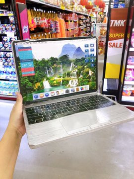 Không phải nhà lầu, xe hơi hay thỏi vàng, khẩu trang vàng mã cúng cô hồn mới 'cháy hàng' mùa COVID-19 Ảnh 6