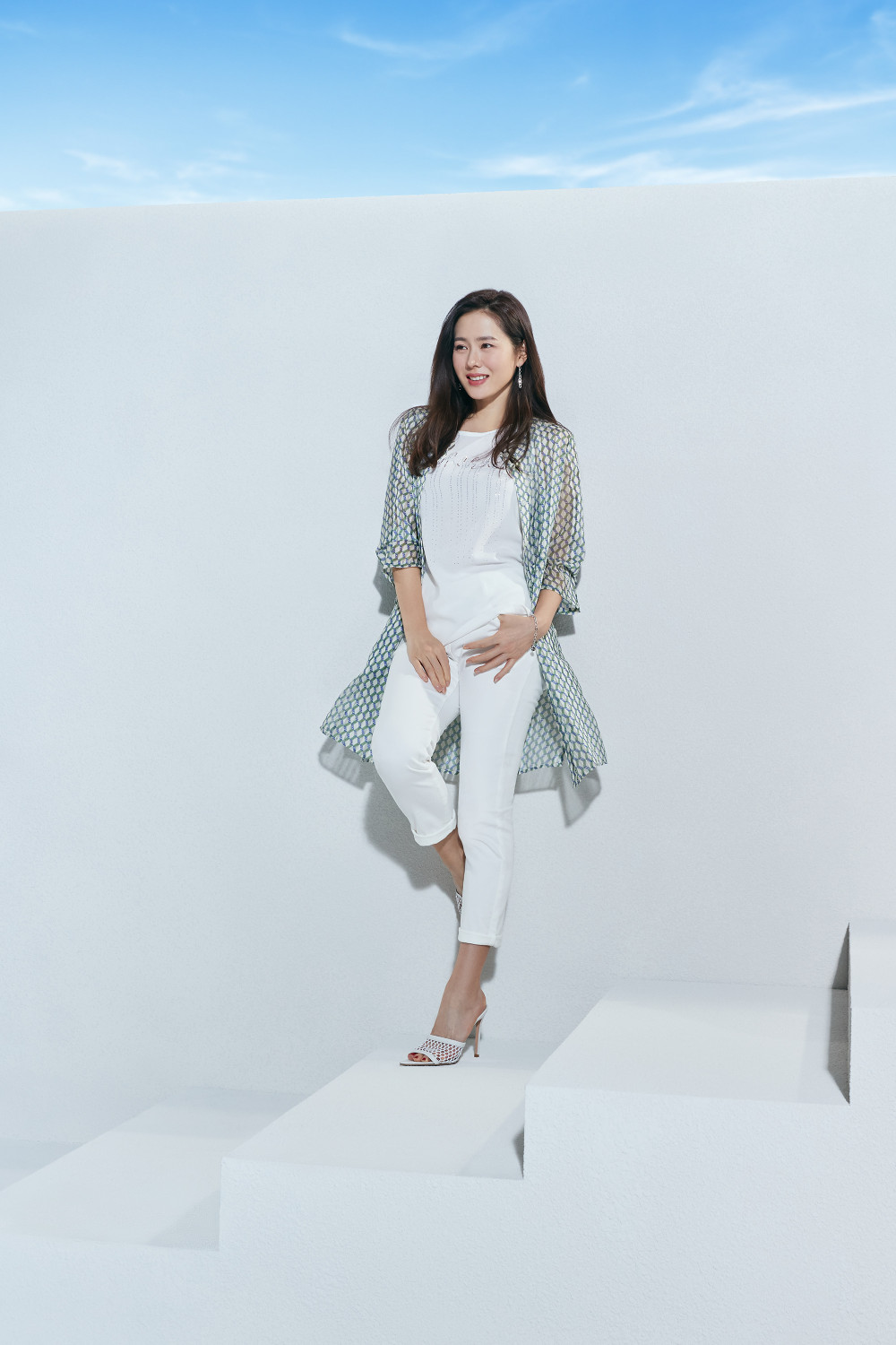 Thay thế Ha Ji Won, Son Ye Jin trở thành 'nàng thơ' mới chỉ vì hẹn hò với Hyun Bin? Ảnh 1