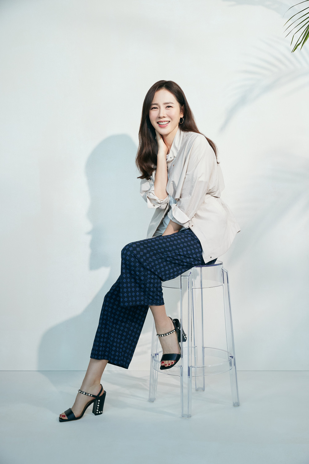 Thay thế Ha Ji Won, Son Ye Jin trở thành 'nàng thơ' mới chỉ vì hẹn hò với Hyun Bin? Ảnh 4