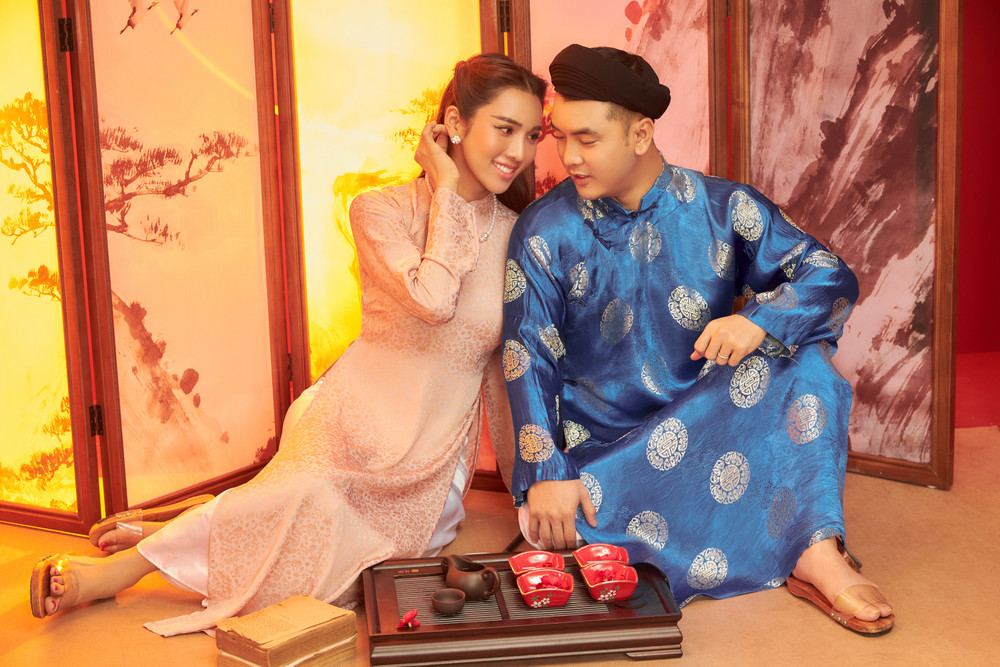 Ưng Hoàng Phúc và Kim Cương đẹp đôi trong trang phục truyền thống, lần đầu ngọt ngào song ca Ảnh 2