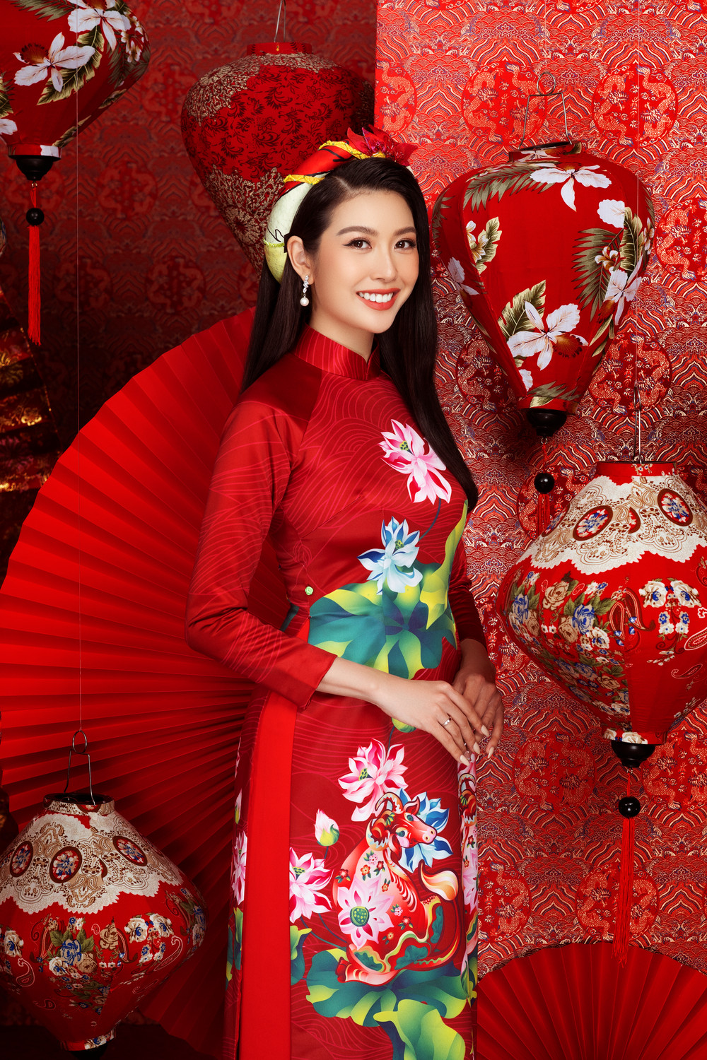 Thúy Vân - Khánh Vân - Kim Duyên - Hoàng My diện áo dài đẹp mê mẩn trong bộ ảnh chào Xuân 2021 Ảnh 11
