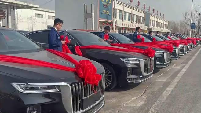 Sếp mạnh tay chi hơn 53 tỷ đồng mua xe buýt buýt làm quà Tết cho nhân viên cấp dưới cấp dưới cấp dưới cấp dưới cấp dưới cấp dưới, hành động sau đó còn gây xúc động hơn Ảnh 1