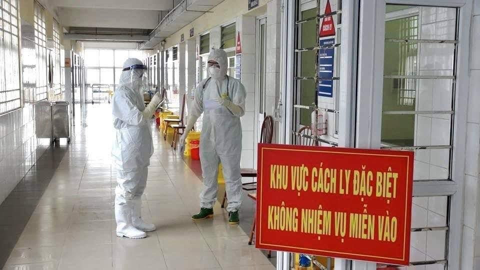 Nữ bác sĩ 3 lần hoãn cưới, xung phong vào khu cách ly điều trị cho bệnh nhân COVID-19 Ảnh 2