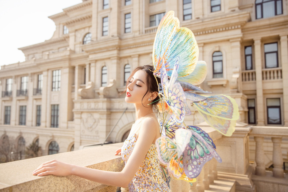 Địch Lệ Nhiệt Ba không muốn quay lại tuổi 18 Ảnh 2