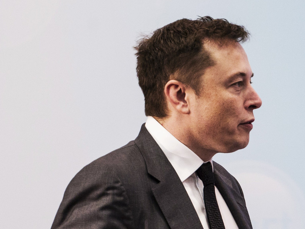 Cổ phiếu Tesla tuột dốc, Elon Musk mất ngôi người giàu nhất thế giới Ảnh 2