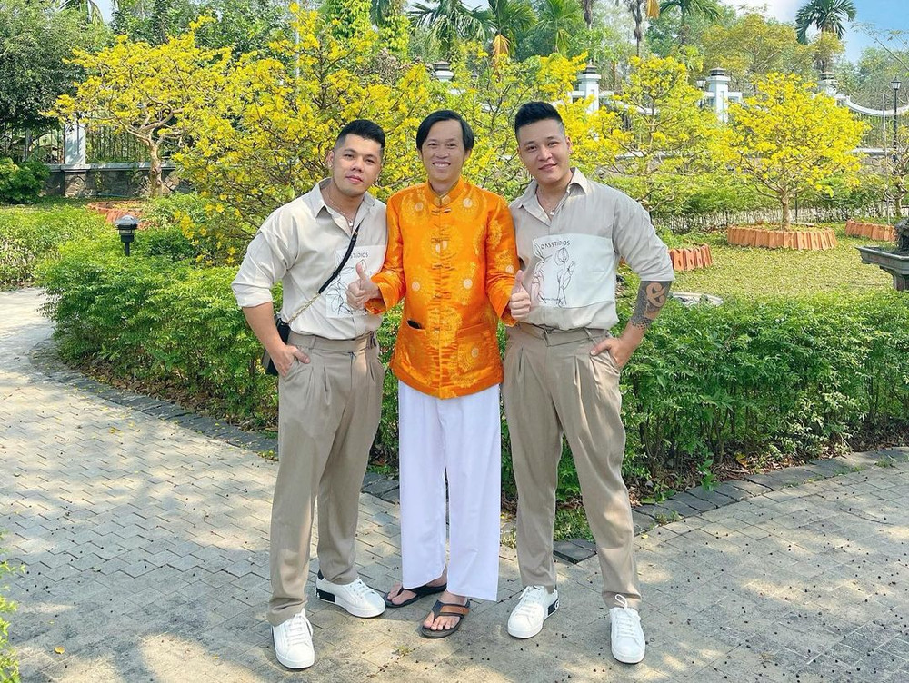 Đầu năm, Thu Trang - Tiến Luật cùng hội sao Việt đến đền thờ Tổ thăm NS Hoài Linh, tưởng nhớ NS Chí Tài Ảnh 11