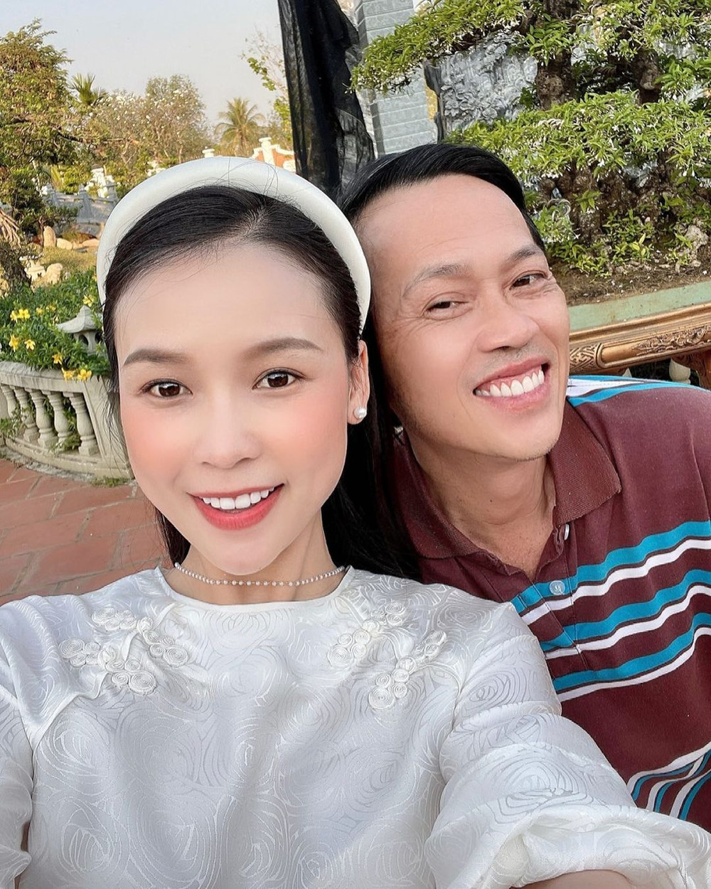 Đầu năm, Thu Trang - Tiến Luật cùng hội sao Việt đến đền thờ Tổ thăm NS Hoài Linh, tưởng nhớ NS Chí Tài Ảnh 10