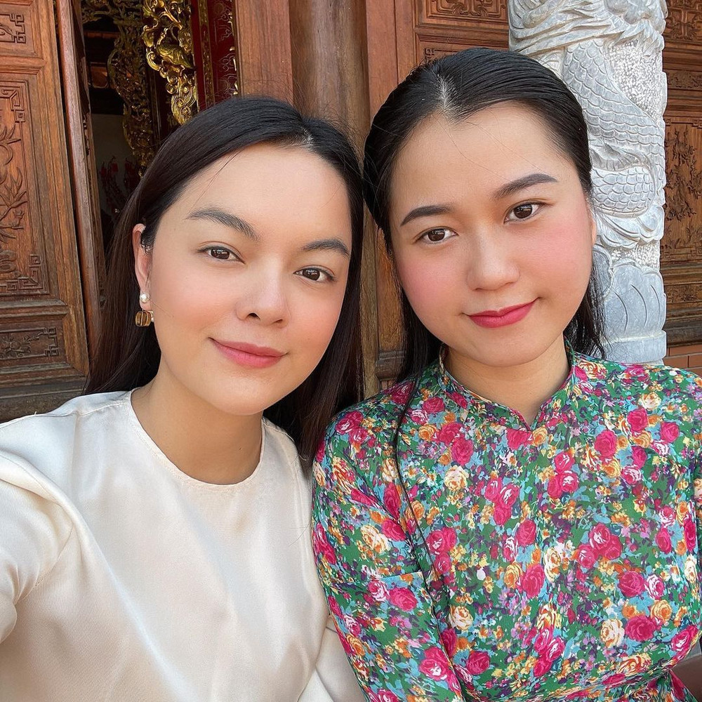 Đầu năm, Thu Trang - Tiến Luật cùng hội sao Việt đến đền thờ Tổ thăm NS Hoài Linh, tưởng nhớ NS Chí Tài Ảnh 4