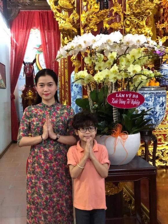 Đầu năm, Thu Trang - Tiến Luật cùng hội sao Việt đến đền thờ Tổ thăm NS Hoài Linh, tưởng nhớ NS Chí Tài Ảnh 6