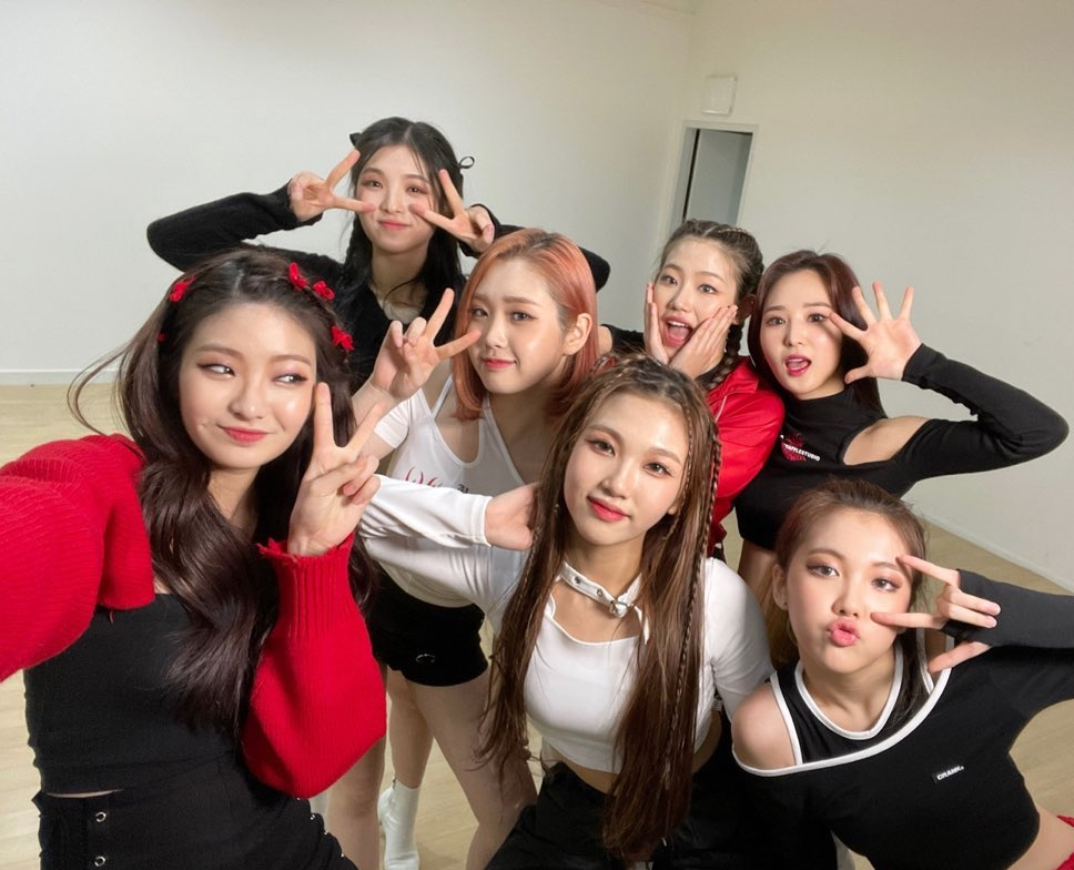 Fan tò mò danh tính girlgroup vừa mới debut đã được về 'chung nhà' Mỹ tiến với Twice, (G)I-DLE Ảnh 9