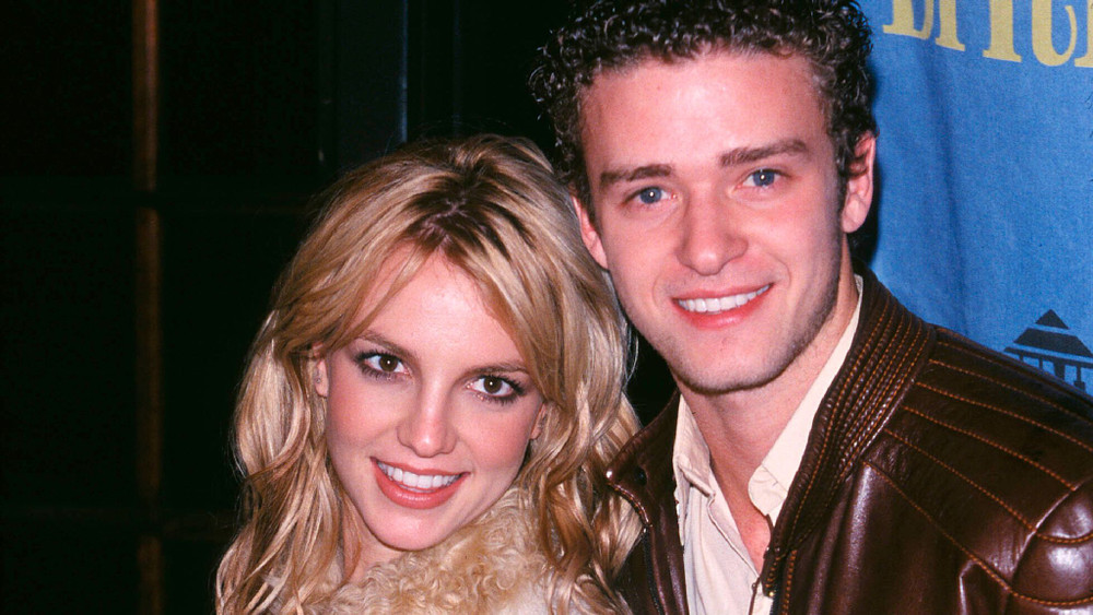 Britney Spears bị xúc phạm hơn 20 năm vì gu thời trang táo bạo Ảnh 8
