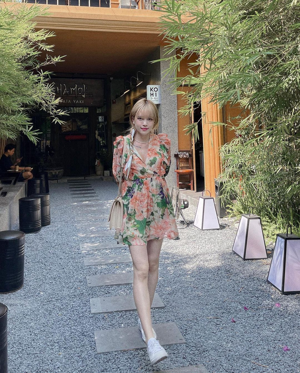 Cẩm Đan diện bikini khoe đường cong lượn sóng, Lệ Quyên ngầm để lộ vòng 3 căng mẩy Ảnh 7