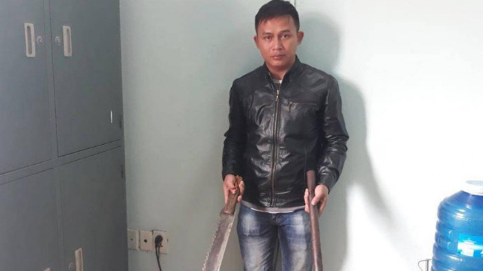 Lời khai nhóm người cầm hung khí lao lên ô tô khách, hành hung tài xế lẫn phụ xe Ảnh 1