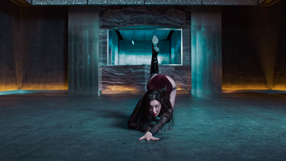 Sunmi chính thức 'lột xác' trở thành nàng miêu nữ quyến rũ trong MV mới Ảnh 2