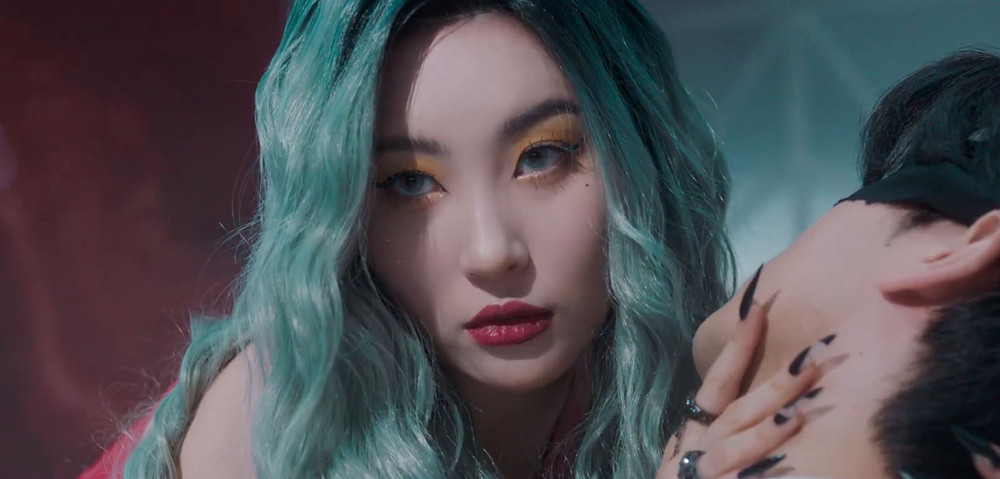 Sunmi chính thức 'lột xác' trở thành nàng miêu nữ quyến rũ trong MV mới Ảnh 12