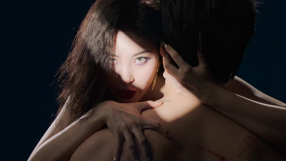 Sunmi chính thức 'lột xác' trở thành nàng miêu nữ quyến rũ trong MV mới Ảnh 15