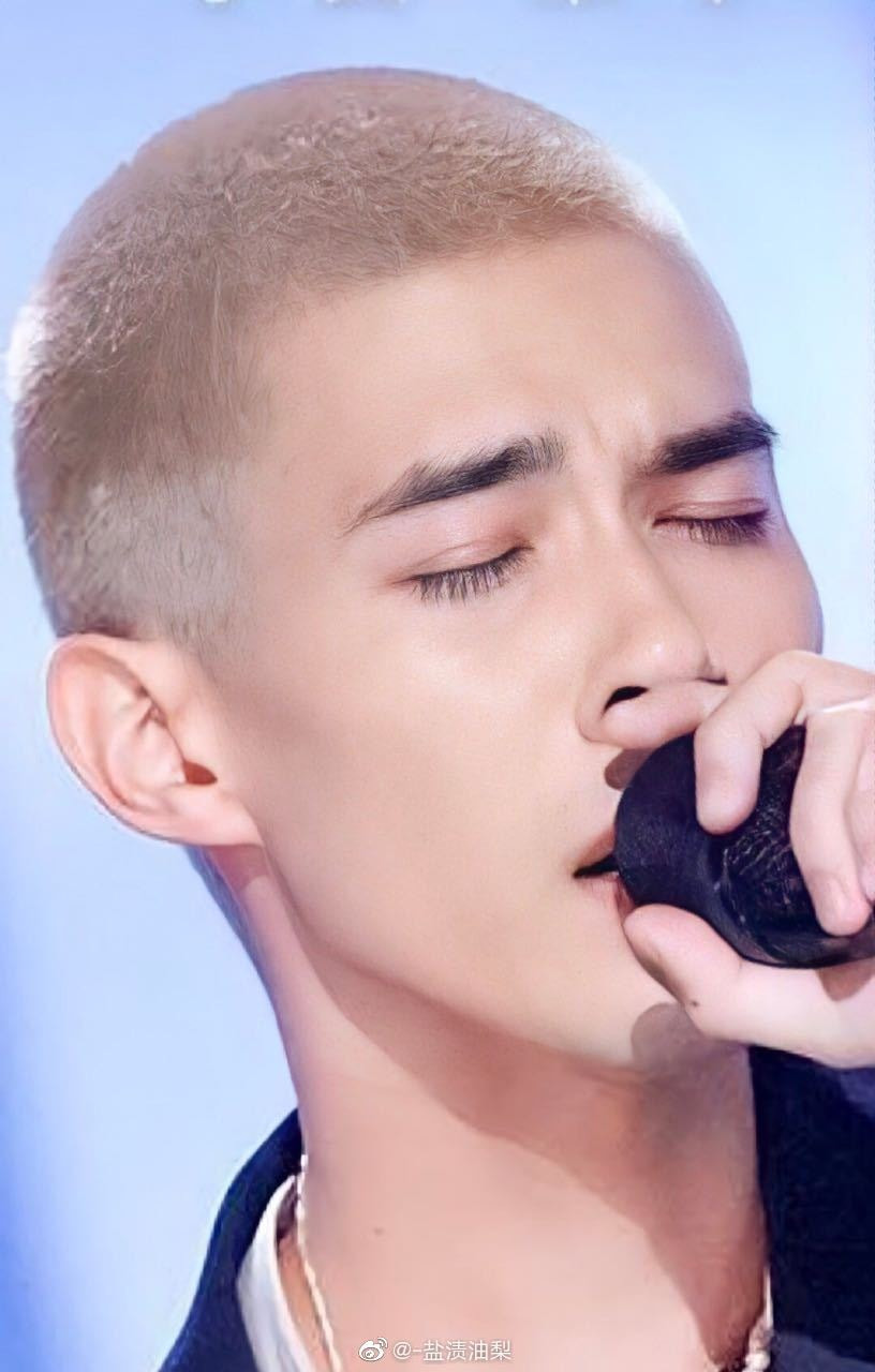 Mika - hotboy ít tóc của 'Sáng tạo doanh 2021' tiếp tục trở thành đề tài hot Ảnh 7