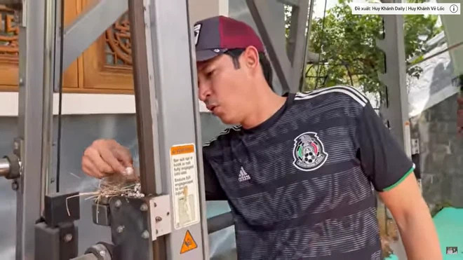 Tới thăm nhà thờ Tổ của NSƯT Hoài Linh, Huy Khánh hé lộ vị trí đặc biệt và những câu chuỵện khó tin Ảnh 2