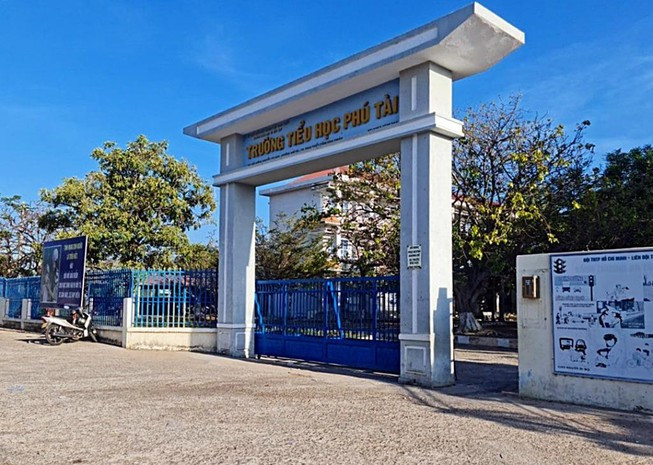 Nữ giáo viên rơi từ lầu 1 tại trường tiểu học khi đang xác minh thông tin đánh học sinh Ảnh 1