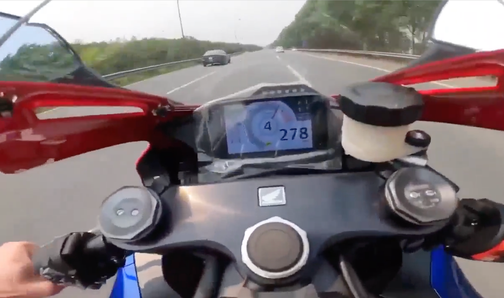 Tài xế Honda CBR phóng gần 300km/h trên đại lộ Thăng Long, đăng cả video lên MXH để khoe chiến tích Ảnh 3