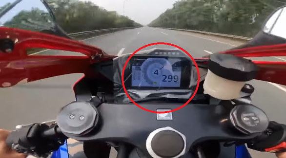 Tài xế Honda CBR phóng gần 300km/h trên đại lộ Thăng Long, đăng cả video lên MXH để khoe chiến tích Ảnh 2