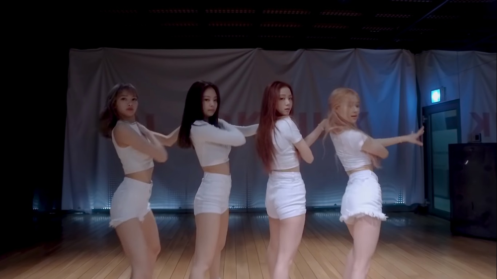 Không hẹn mà gặp, J-Hope (BTS) và BlackPink 'dắt tay nhau' công phá thành tích Youtube mới 10 saostar 7zllj2n8ujwm69wn