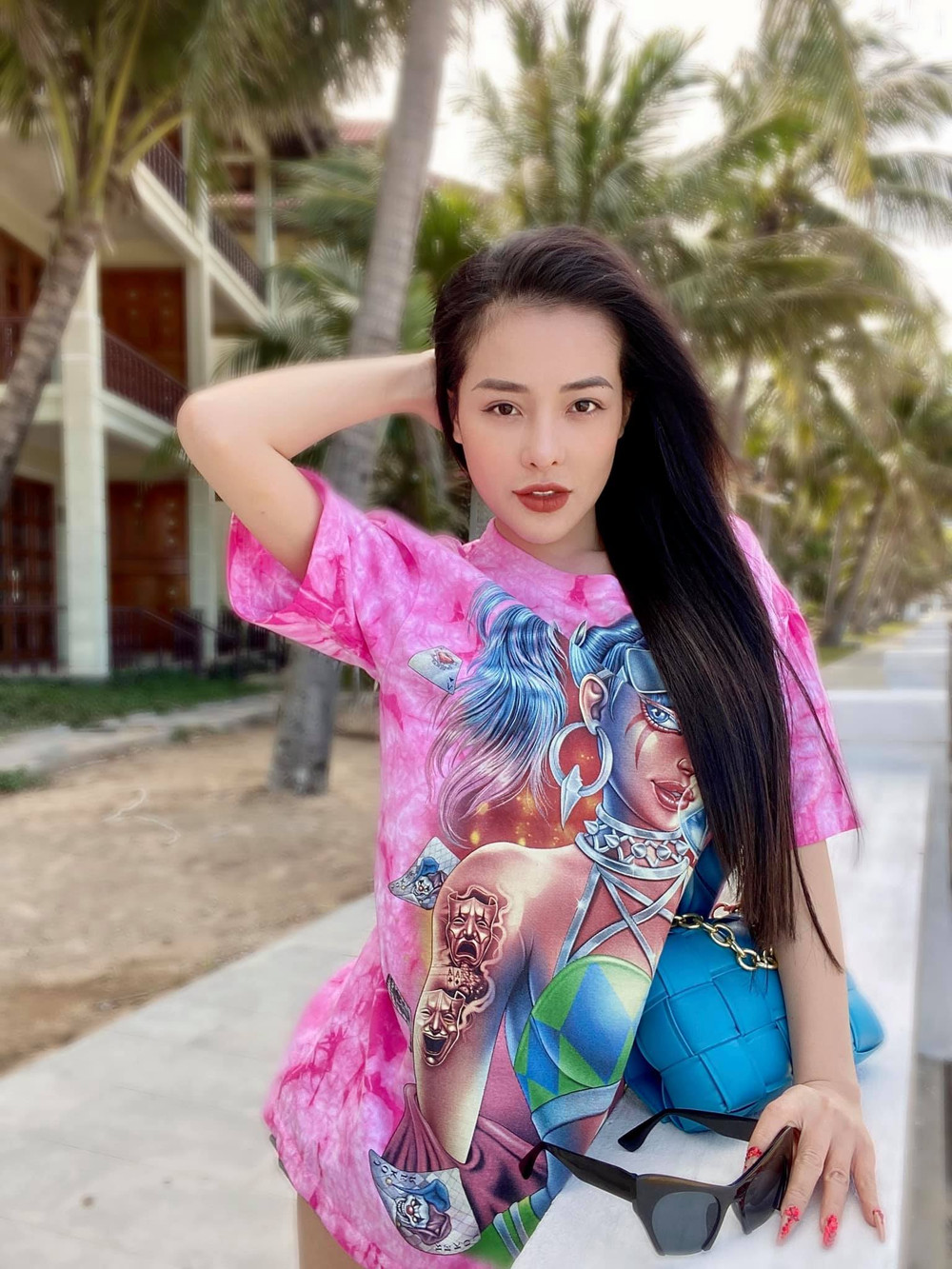 Hiếm hoi mặc kín, Ngân 98 tự nhận 'ngoan gần chết' nhưng vẫn bị ném đá vì cách tạo dáng Ảnh 6