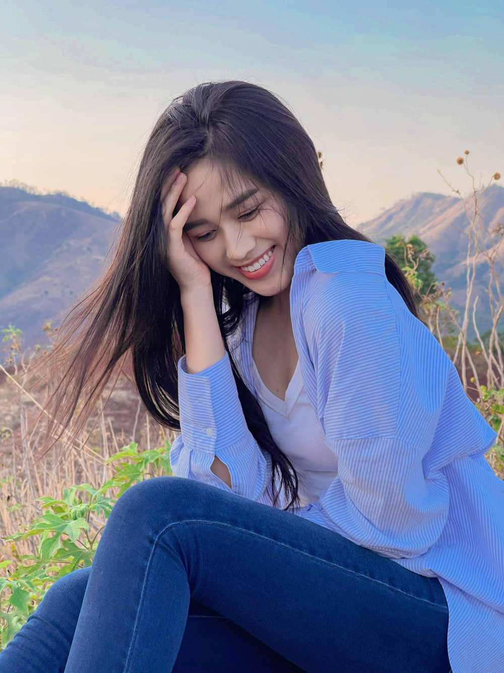 Từng bị chê tơi tả vì kém sắc, hoa hậu Đỗ Thị Hà lấy lại phong độ: Đơn giản mà lại xinh ngút ngàn! Ảnh 2
