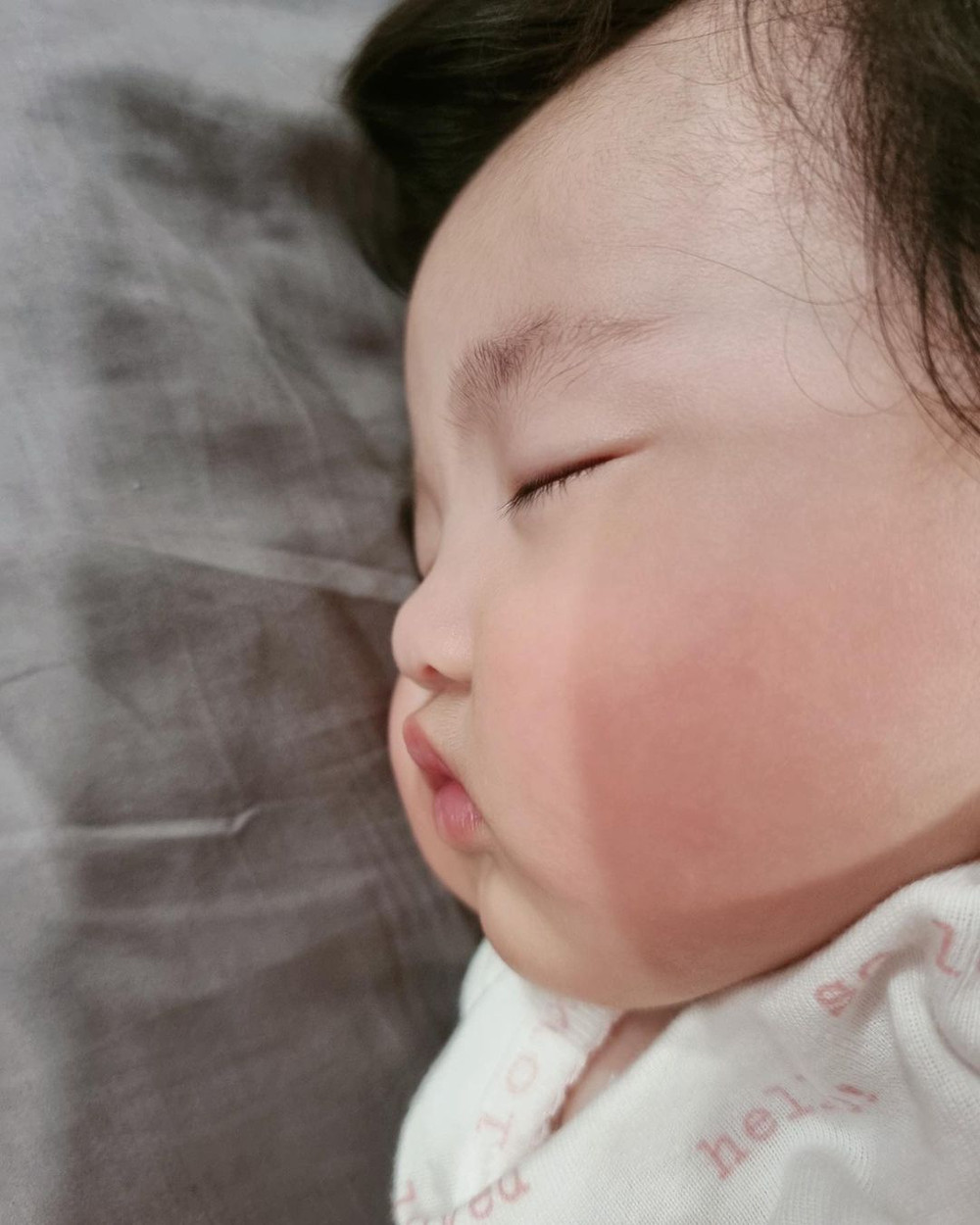 Đông Nhi tiết lộ bé Winnie thay đổi đáng kể chỉ sau 2 tháng, phản ứng cưng xỉu khi nghe mẹ hát Ảnh 6