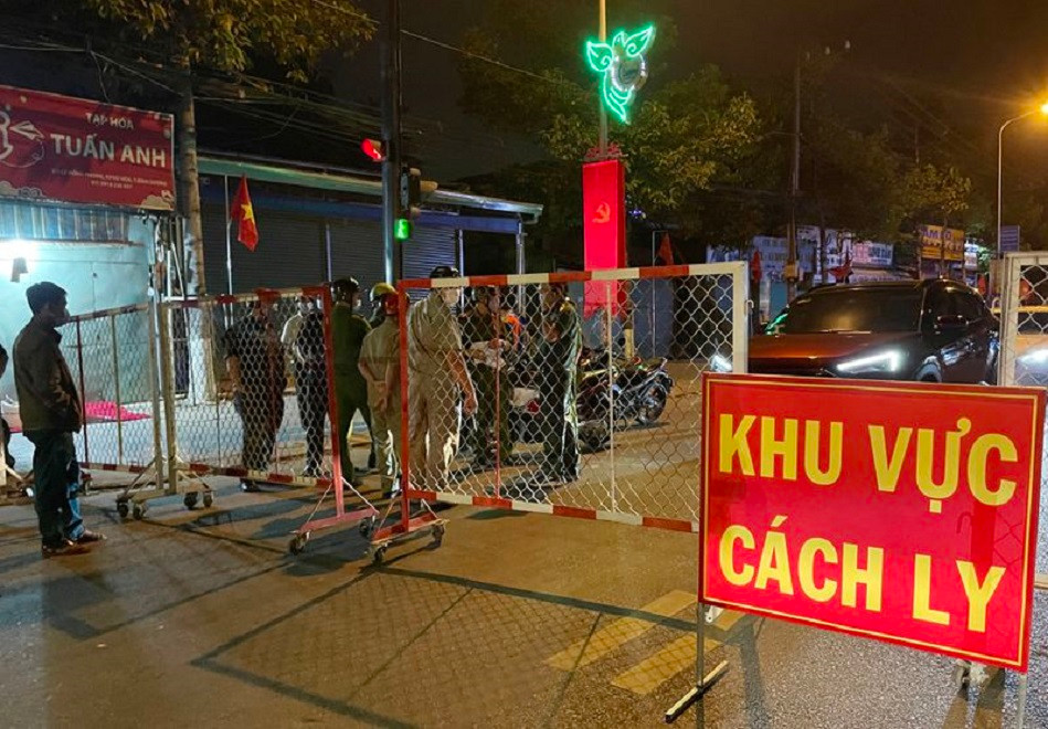 Bình Dương ra thông báo khẩn, tìm người phụ nữ đi cùng xe với bệnh nhân mắc COVID-19 Ảnh 1