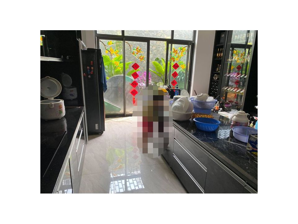 Nội thất tổ ấm sang chảnh và bộ sưu tập túi hiệu 'siêu khủng' của vợ chồng Kinh Quốc Ảnh 6