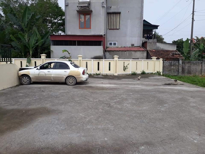 Giao xe ô tô cho học viên, đến khi quay lại thầy giáo 'thất kinh' khi nhìn thấy cảnh tượng trước mắt Ảnh 1