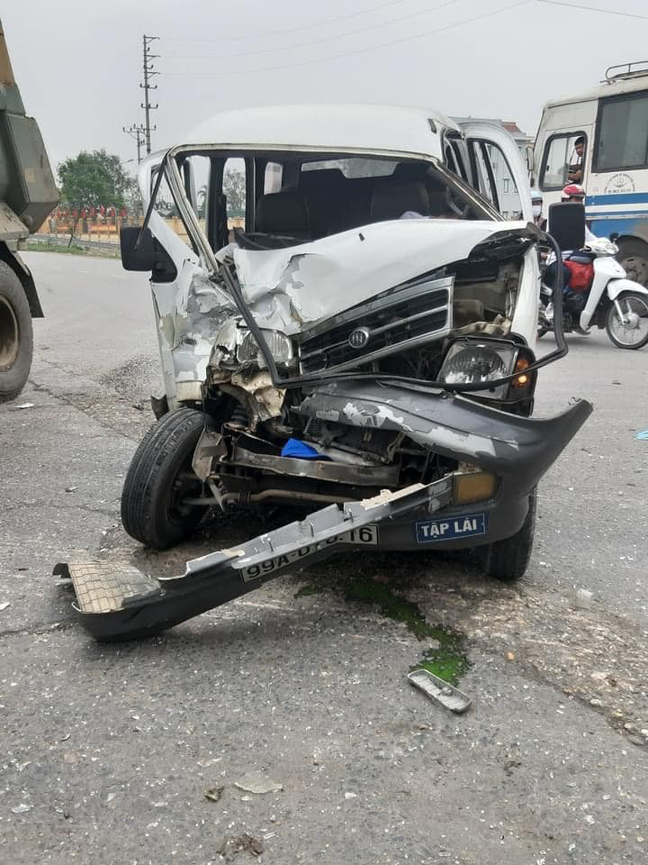 Giao xe ô tô cho học viên, đến khi quay lại thầy giáo 'thất kinh' khi nhìn thấy cảnh tượng trước mắt Ảnh 4