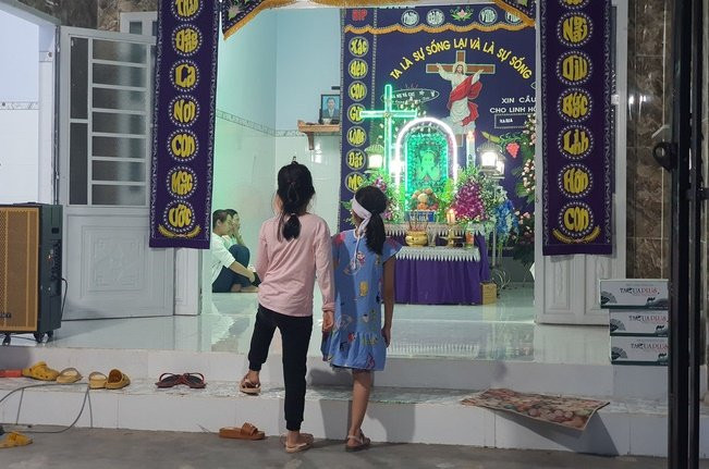 Nhóm Hoa hậu Việt xuống tận nhà viếng tang lễ cháu bé 5 tuổi bị sát hại ở Bà Rịa Ảnh 1
