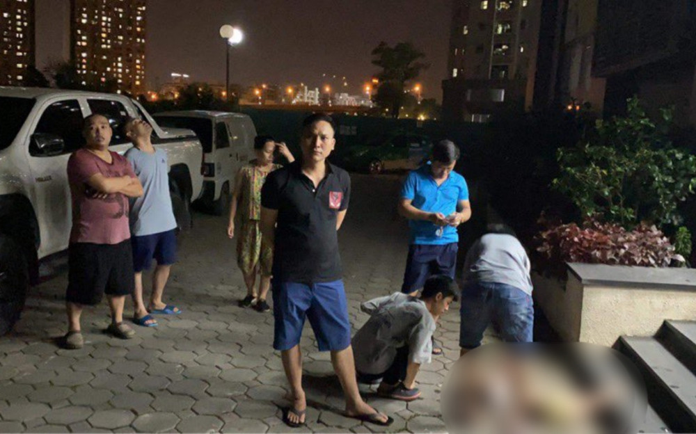 Hà Nội: Bé gái 3 tuổi bất ngờ rơi từ tầng cao chung cư xuống đất tử vong thương tâm Ảnh 1