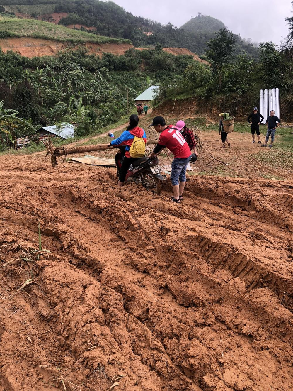 Anh thợ cắt tóc 'nhận lương' bằng nụ cười: 'Ai cũng có thể tô điểm cho cuộc đời bằng những điều thật đẹp' Ảnh 4