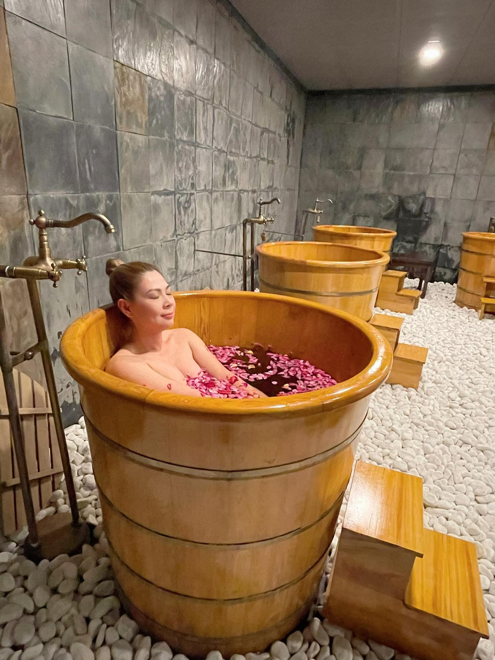 U40 - 'búp bê' Thanh Thảo vẫn giữ được nhan sắc trẻ trung và body nóng bỏng như gái đôi mươi Ảnh 1