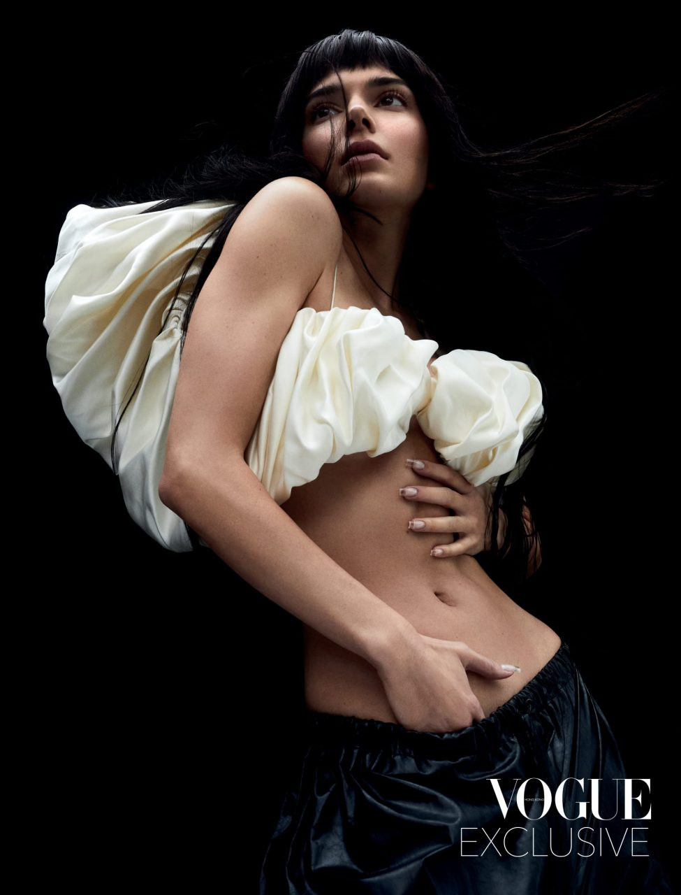 Thần thái chân dài triệu đô Kendall Jenner trên bìa Vogue Hong Kong gây tranh cãi Ảnh 9