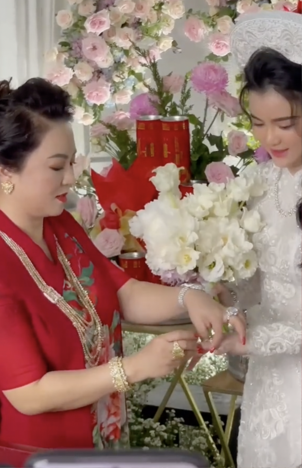 Nhan sắc đời thường của con dâu ông Dũng 'lò vôi' khiến dân mạng xuýt xoa: 'Quá giống mẹ chồng!' 19