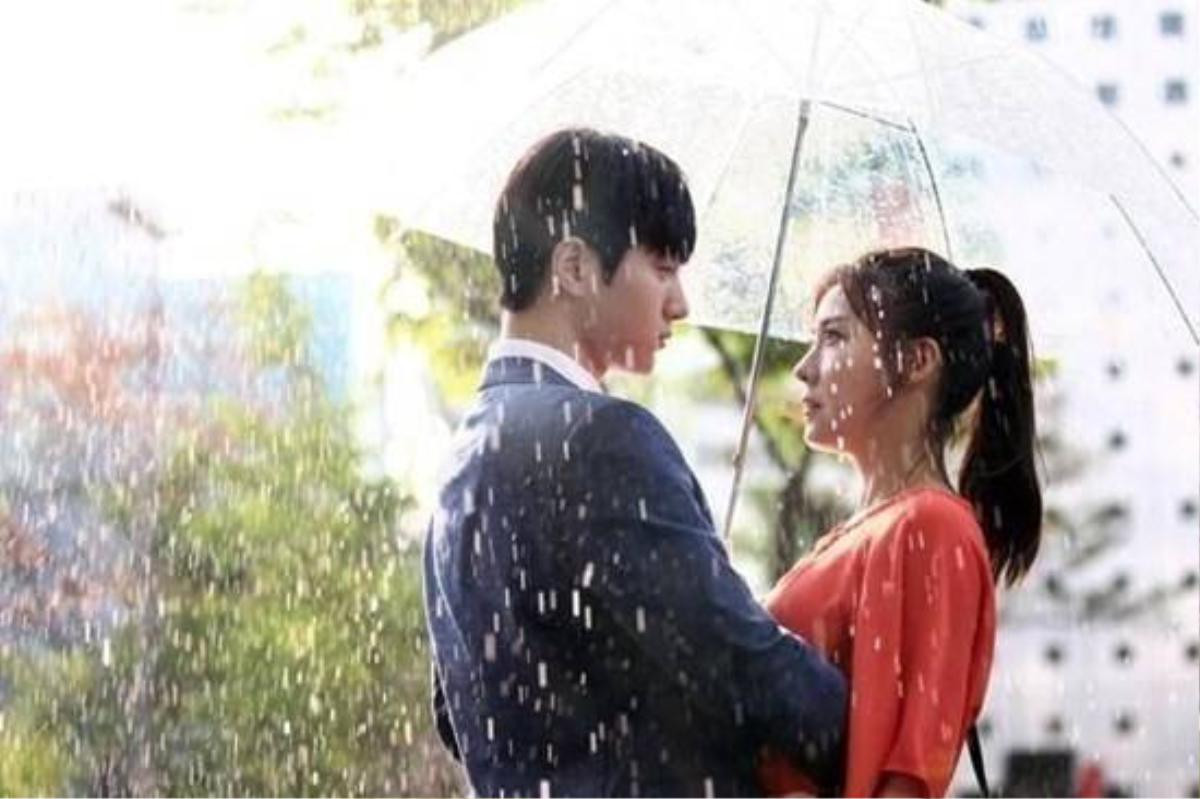 L và Ha Ji Won trong The Time We Were Not in Love.