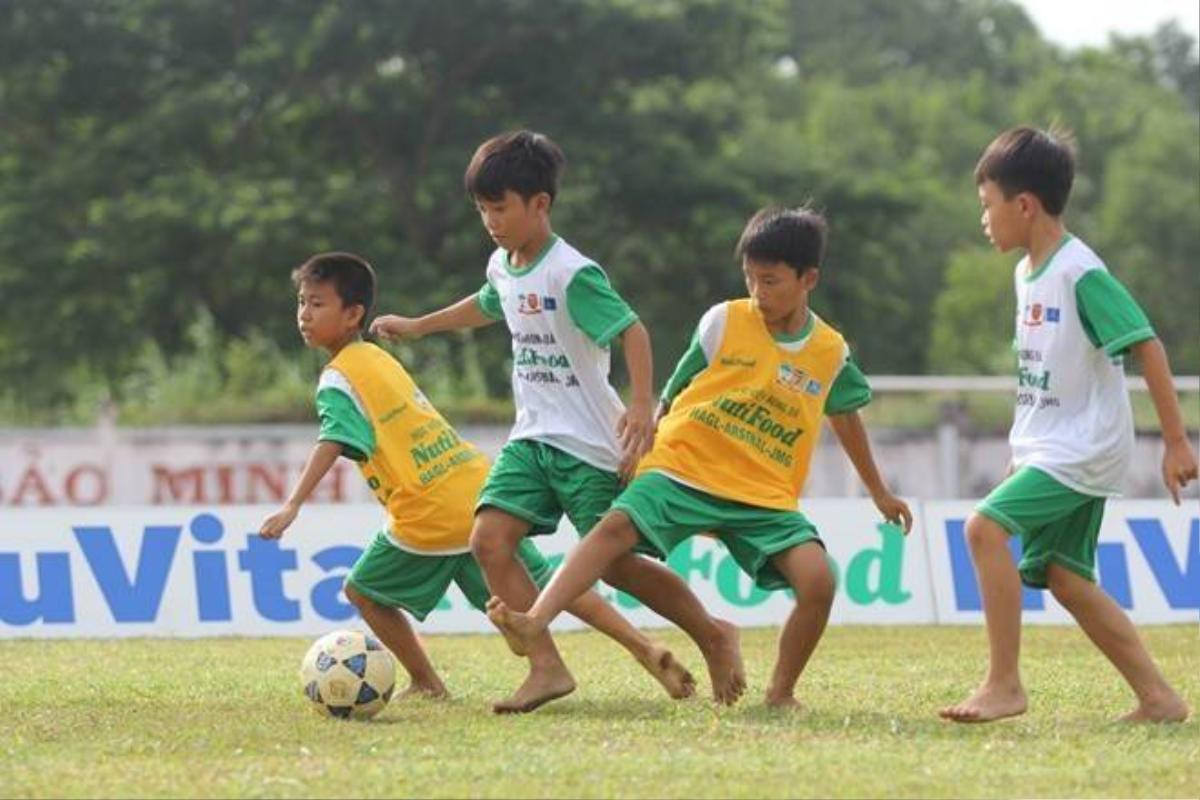 Đầu vào của học viện JMG tại TP HCM rất khắt khe, sàng lọc cao, hứa hẹn phát hiện được nhiều tài năng bóng đá không kém Công Phượng, Tuấn Anh.