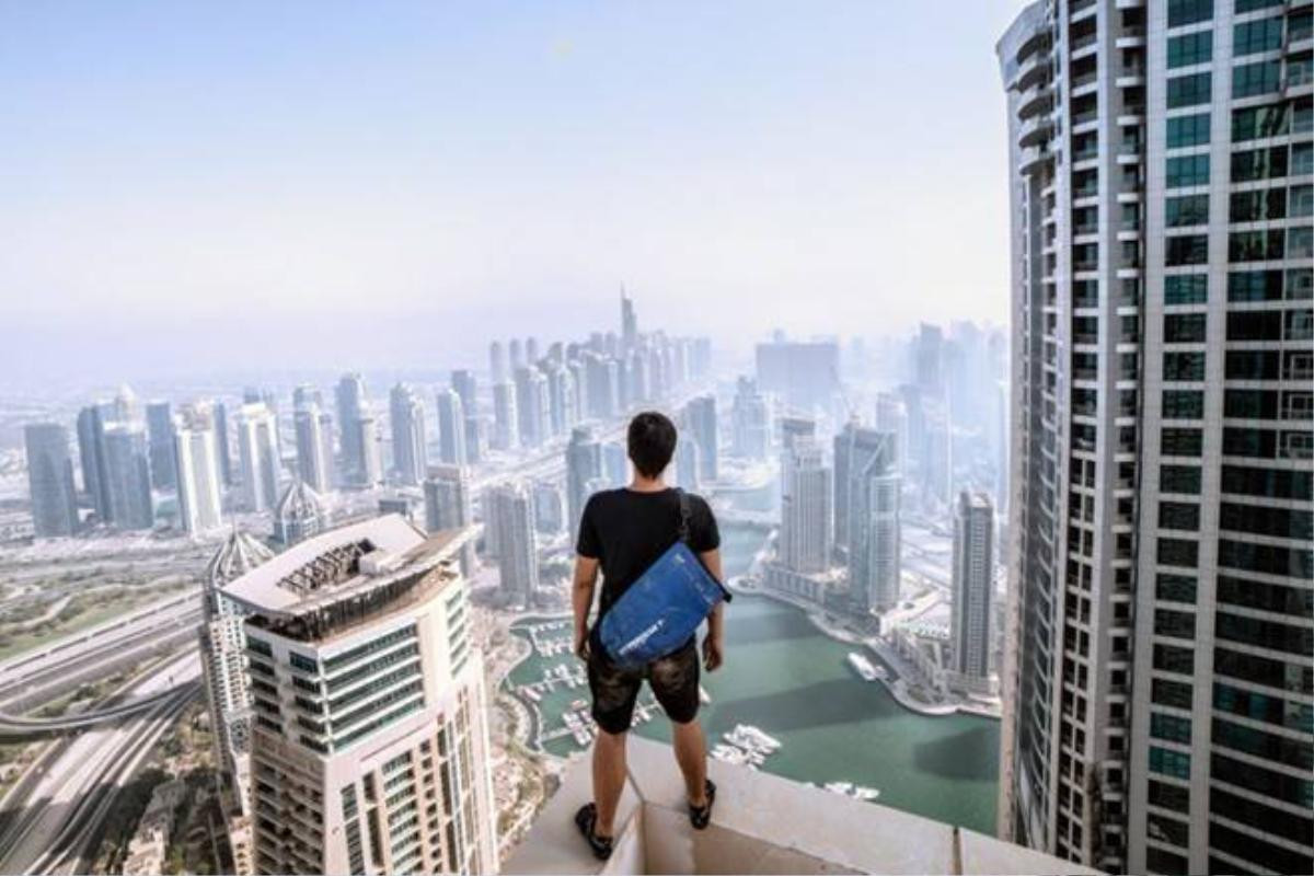 Cận cảnh nóc nhà chọc trời ở Dubai