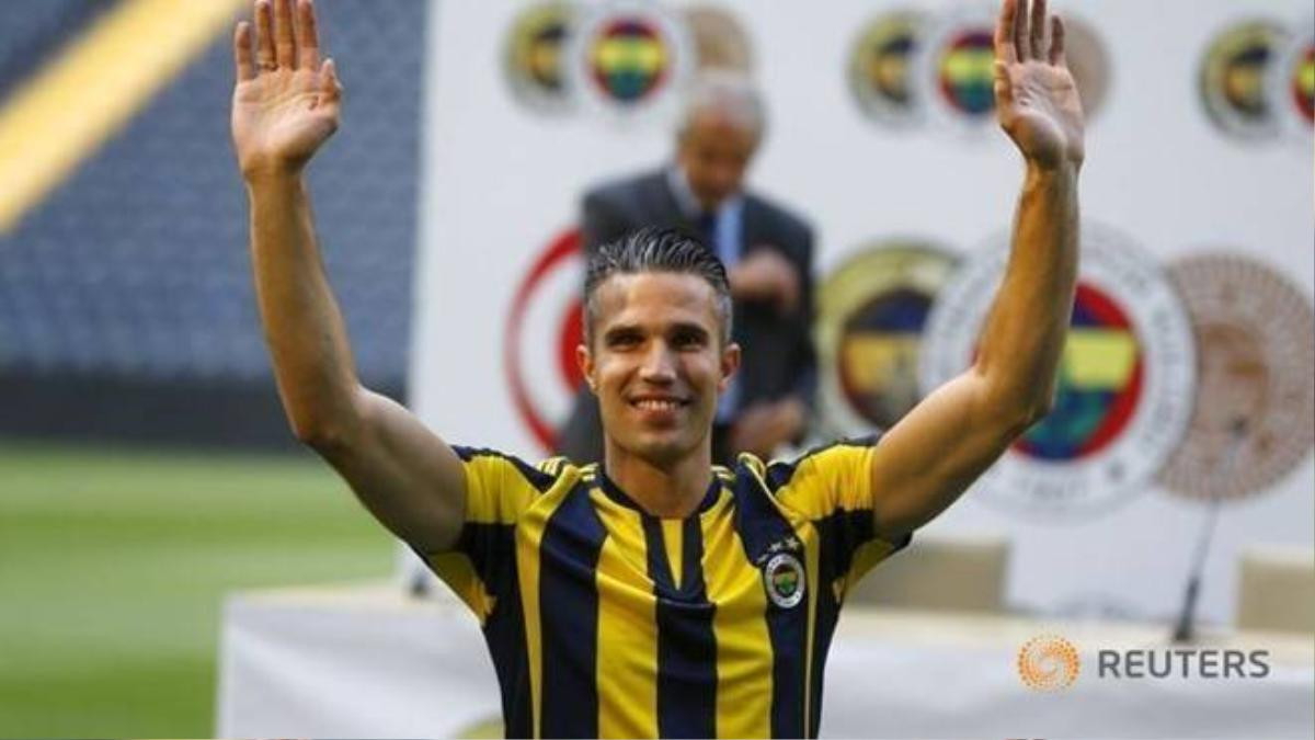 Trong bài phát biểu tri ân đội bóng cũ, Van Persie gửi lời cảm ơn và lời chúc tới tập thể Manchester United, ngoại trừ ông thầy đồng hương Louis Van Gaal. Ảnh: Reuters.