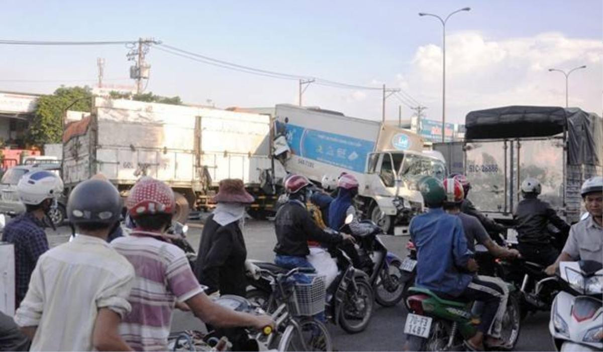 7 ôtô tông liên hoàn trên quốc lộ, 5 người bị thương