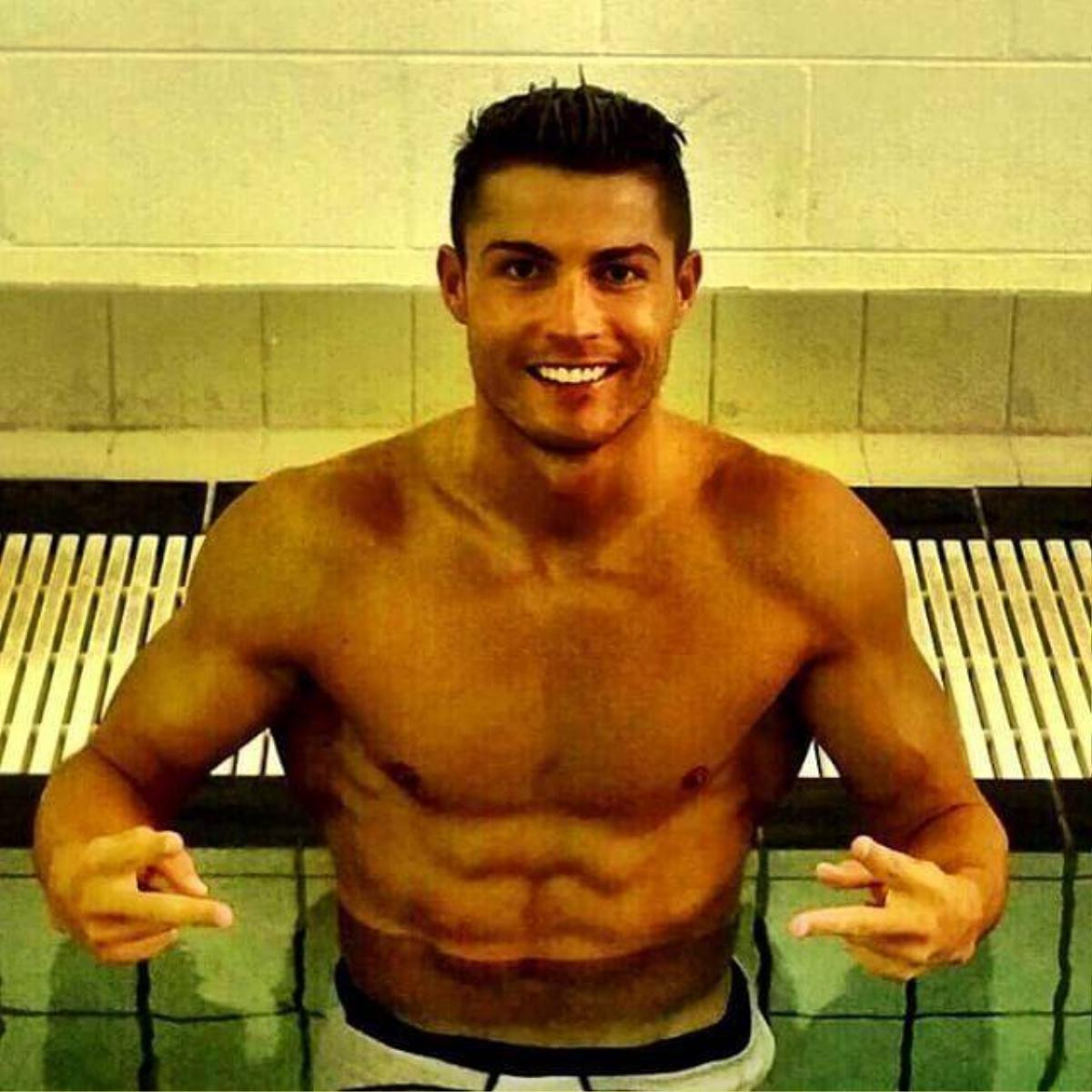 Theo chân sao: Bồ cũ Ronaldo gặp rắc rối vì váy mỏng