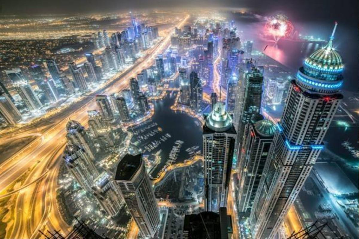 Cận cảnh nóc nhà chọc trời ở Dubai