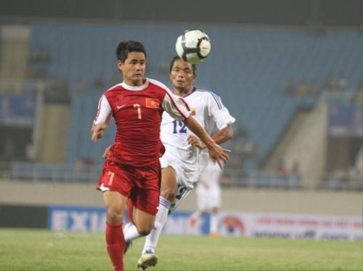 Đình Tùng đá chính trên hàng công của U23 Việt Nam tại SEA Games 26, dưới thời HLV Falko Goetz. Ảnh: Bưu điện Việt Nam